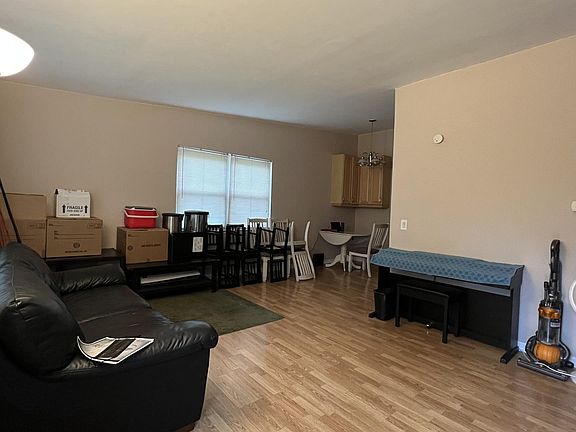 3rd image of 16 Wildwood Ct