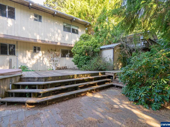 2302 NE 35th St, Lincoln City, OR 97367