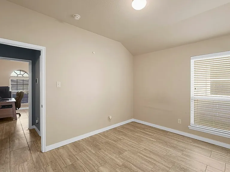 1320 Riviera Dr — Photo 21