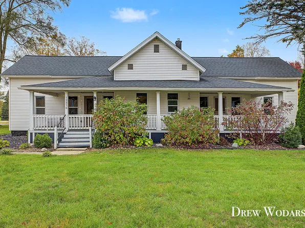 12376 Crockery Creek Dr, Ravenna, MI 49451