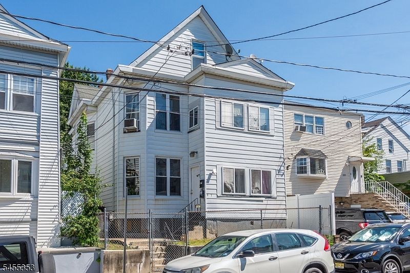 1st image of 985-987 E 23rd St