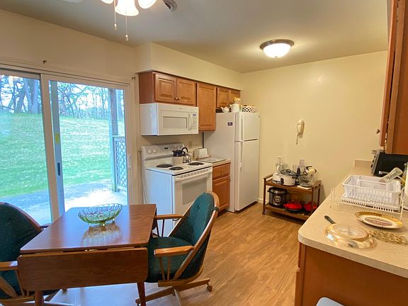 5th image of 1949 Western Ave #402