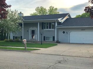 1607 Taylor St, Little Chute, WI 54140