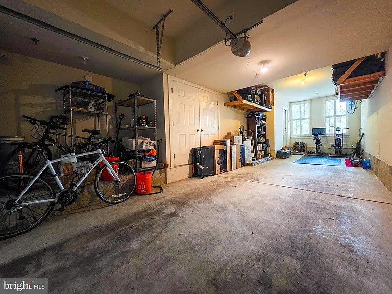 729 N Alfred St — Photo 29