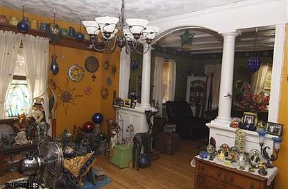 4th image of 912 Franklin St