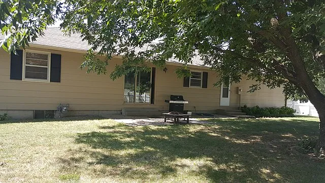 410 N Linn St — Photo 3