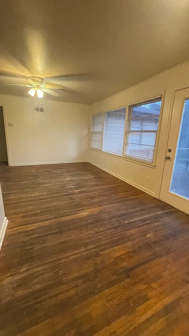 3 Bd 1 Ba Bungalow w/ hardwood — Photo 4