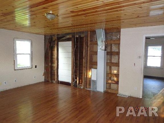 4th image of 240 E Evans St