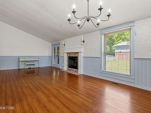 5th image of 10125 Oak Creek Ln