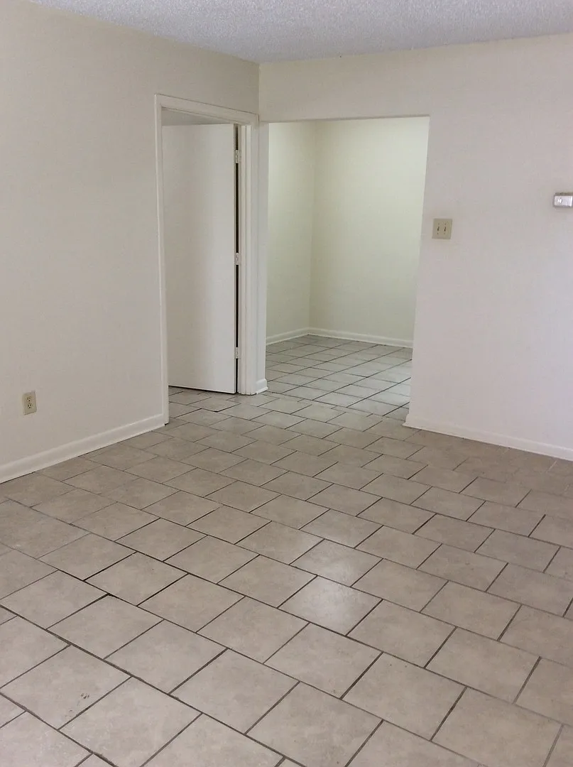 2265 Anne Marie — Photo 1