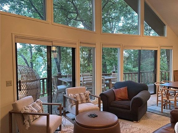4th image of 11824 White Oak Dr
