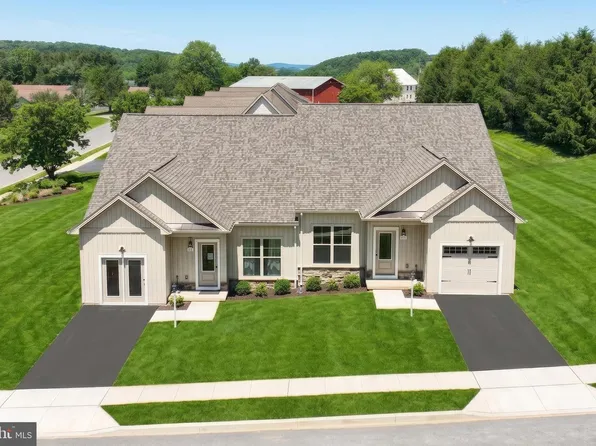 129 Heather Glen Dr, Red Lion, PA 17356