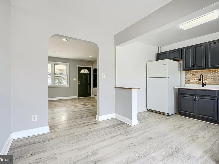 165 Hampshire Rd — Photo 9