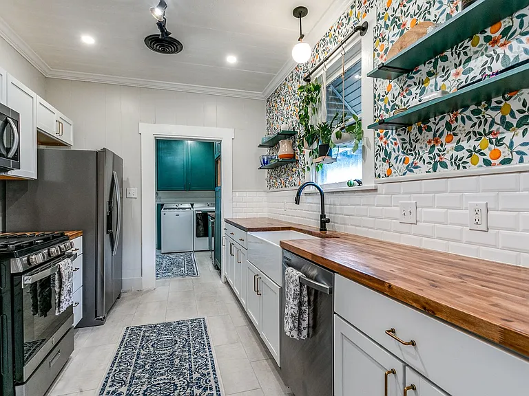 1004 Edison Dr — Photo 14