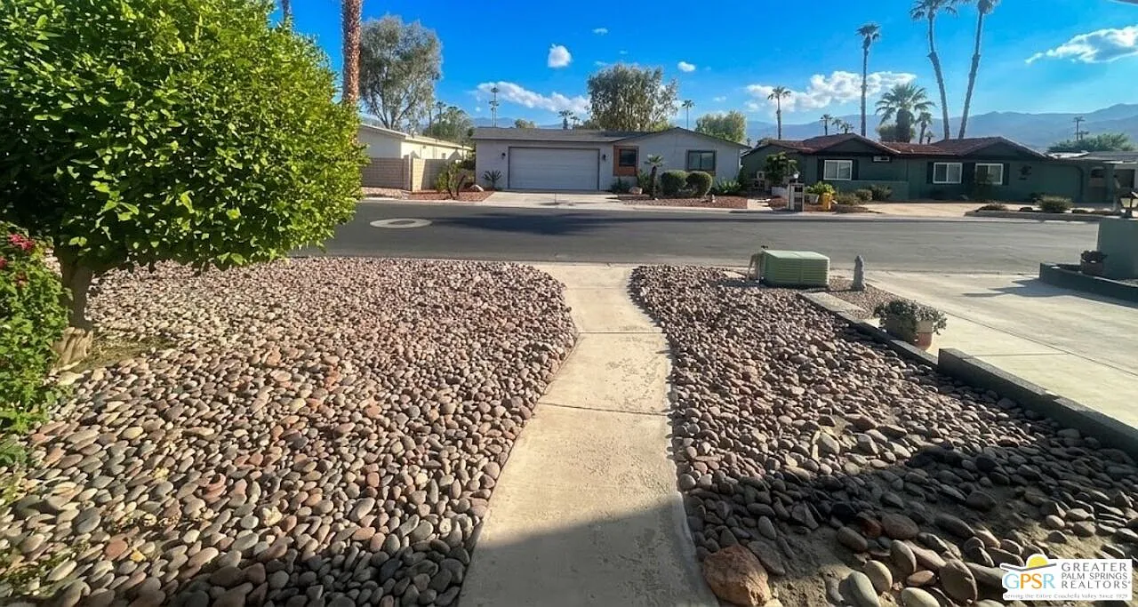 2 bed, 2.0 bath, 1646 sqft, $2,700 — Photo 2