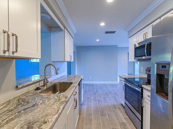 4th image of 1106 Basalona Dr