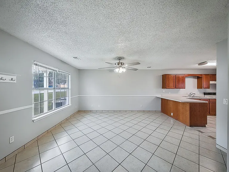 102 NW Park St #1 — Photo 13