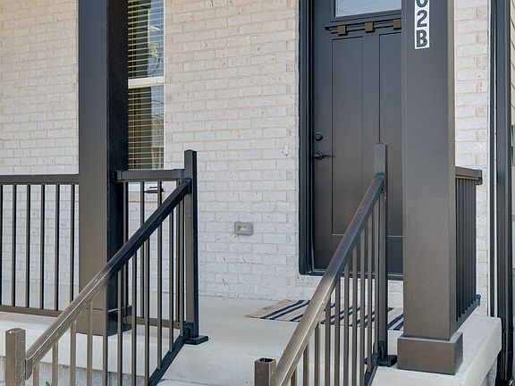 5th image of 5902B Morrow Rd