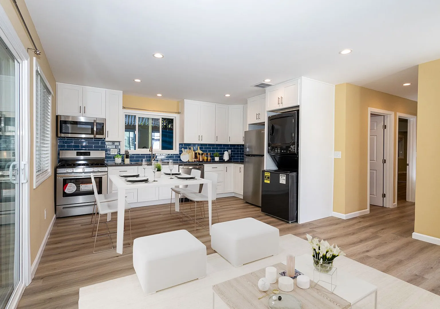 2 Bedroom ADU - Centrally located - Private yard - Gated Off Street Parking — Photo 3
