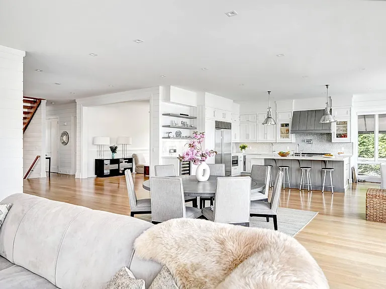 82 Harbor Dr — Photo 13