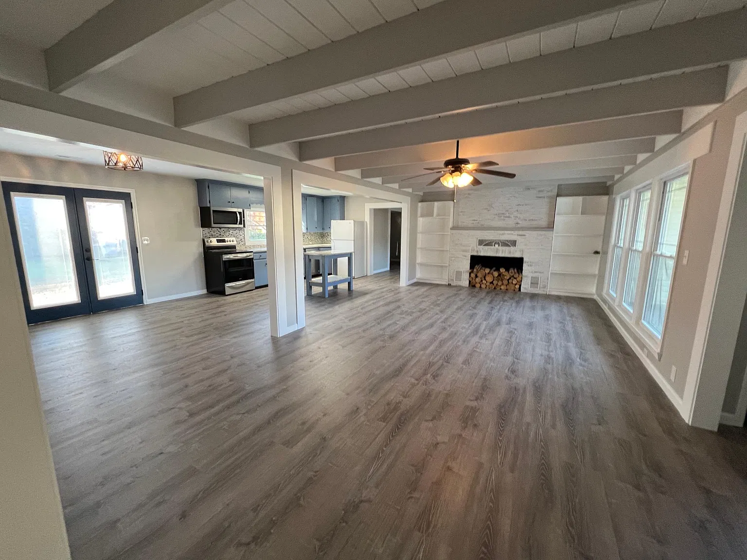 4 bed, 2264 sqft, $2,375 — Photo 2