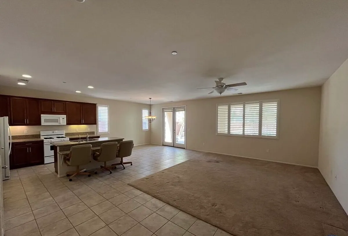 Building Photo - 302 Sunny Meadow Pl