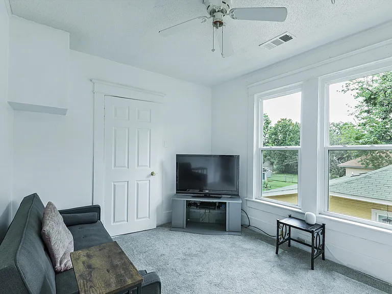 1200 W Walker St — Photo 19