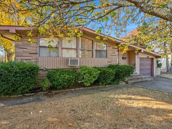 22 Dennis Drive, Ronkonkoma, NY 11779