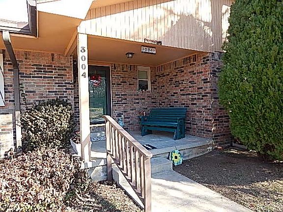 3rd image of 3004 Cathlinda Dr