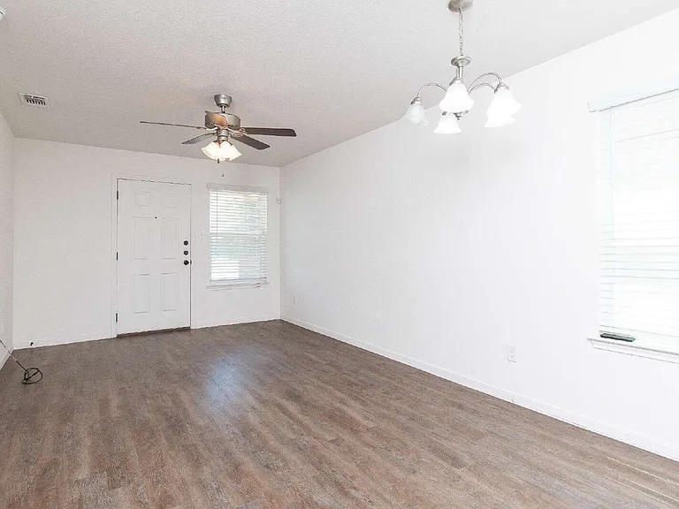 6705 University Village Way #B — Photo 3