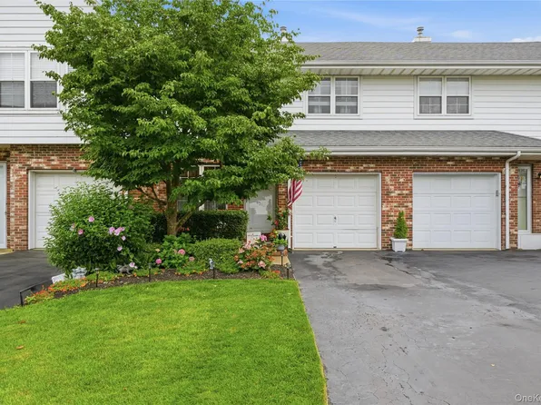 21 Broadlawn Drive, Central Islip, NY 11722