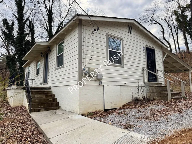 975 Beason Dr — Photo 3