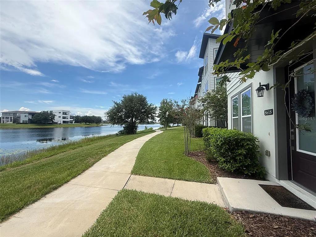 3 bed, 3.5 bath, 2167 sqft, $3,100 — Photo 2