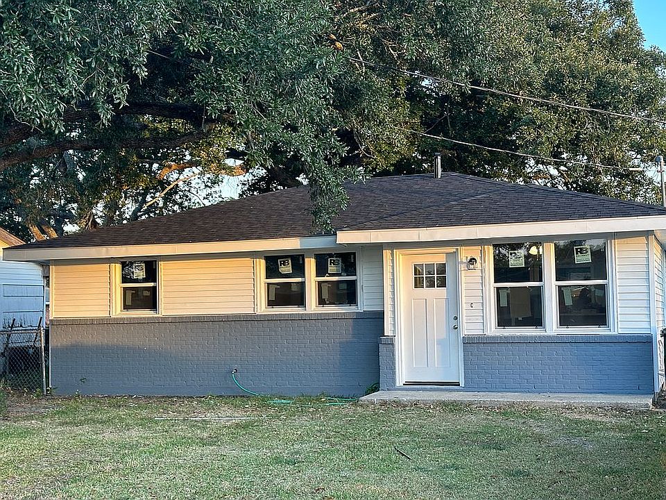 1st image of 407 Paris Ln