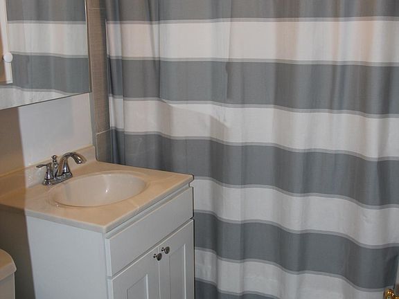 3rd image of 853 N Leavitt St APT 1R