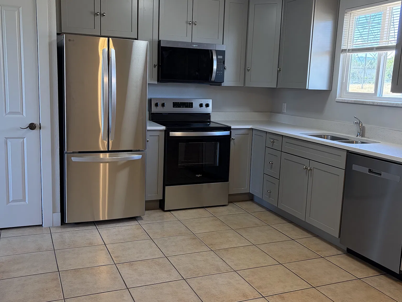5 bed, 1500 sqft, $2,150 — Photo 3