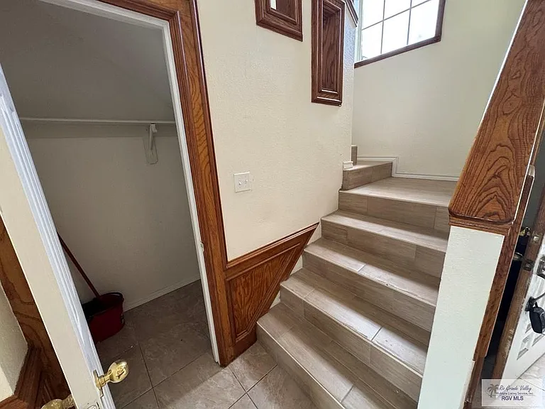 3433 Burgundy Dr — Photo 17