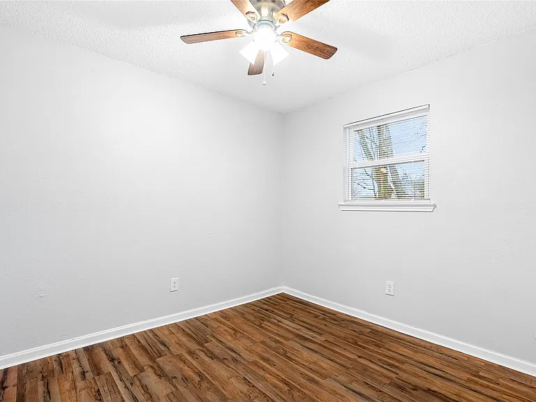 10511 Man O War Ave — Photo 13