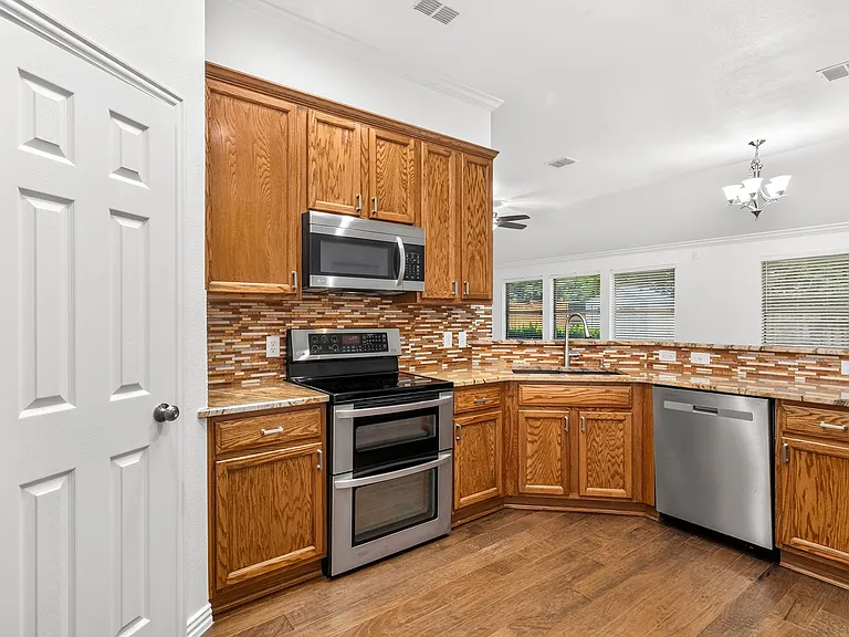 1711 Grand Canyon Way — Photo 9