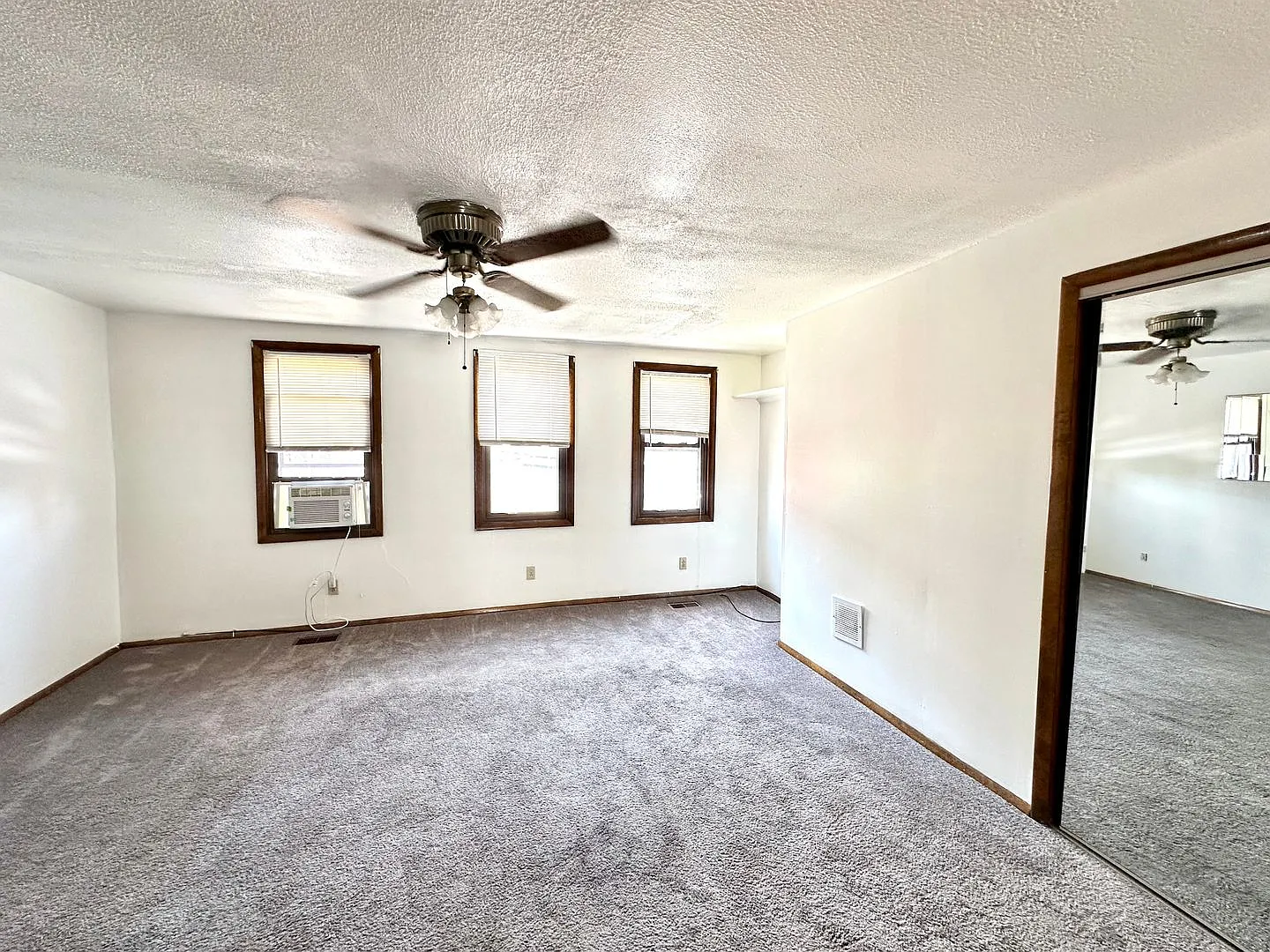 Conveniently Located 1 Bed, 1 Bath Unit - Available 7/1! — Photo 2