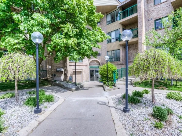 15 Hofstetter Ave #221, Kitchener, ON N2A 3Z7