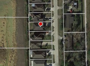 4173 Country Club Dr, Dickinson, TX 77539