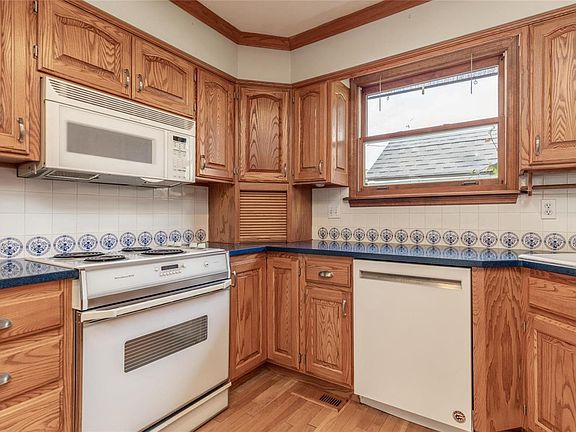5th image of 10807 Lavinia Dr