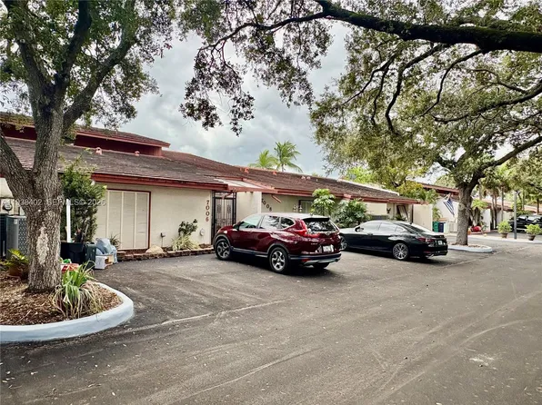 7006 Loch Isle Dr N, Miami Lakes, FL 33014