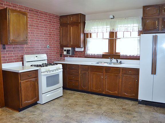 3rd image of 91 Fielden Ave