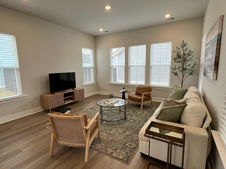 305 Citrus Dr — Photo 5