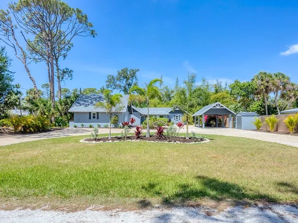 720 Alizarine Ln, Englewood, FL 34223