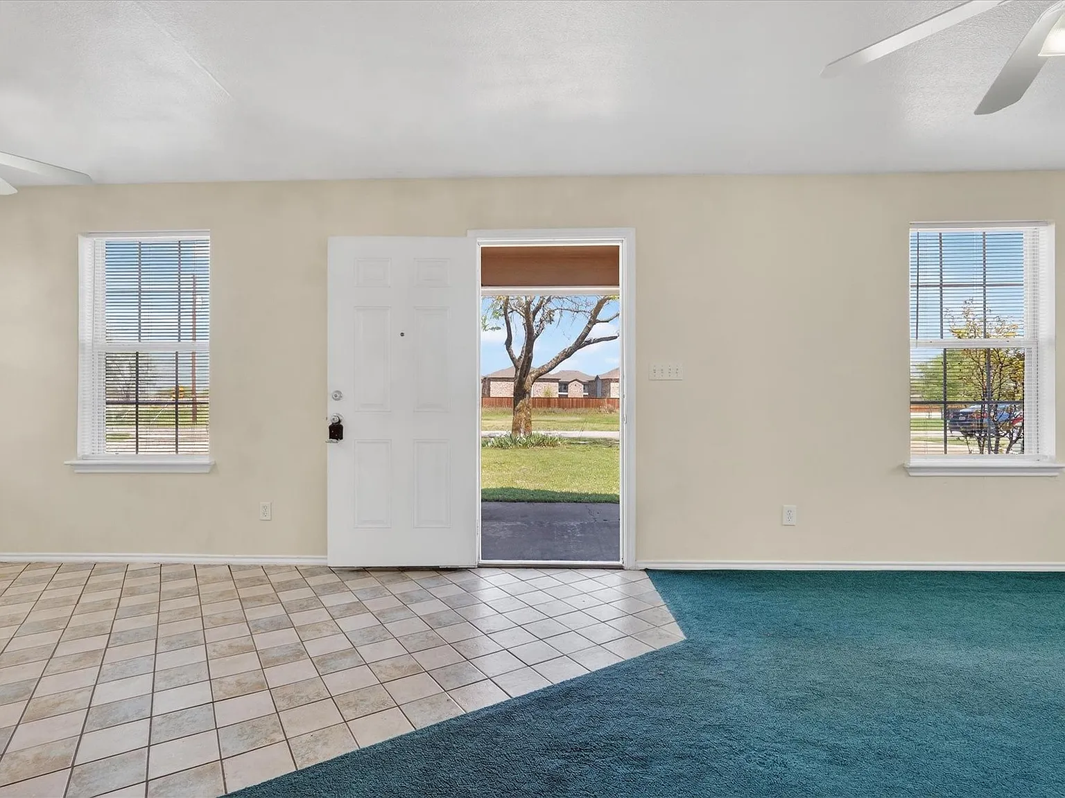 3 bed, 1288 sqft, $1,375 — Photo 2