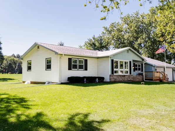 213 East State ROAD, North Prairie, WI 53153