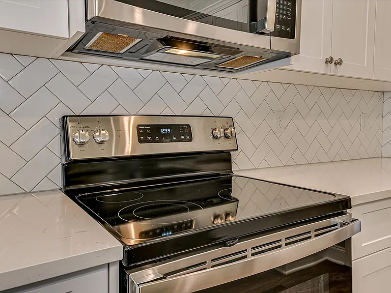 705 Navan Ln — Photo 17